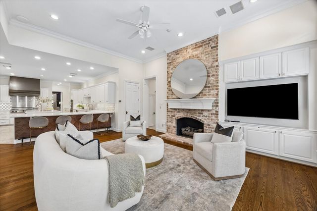223 Heritage Oaks Lane, Houston, TX 77024