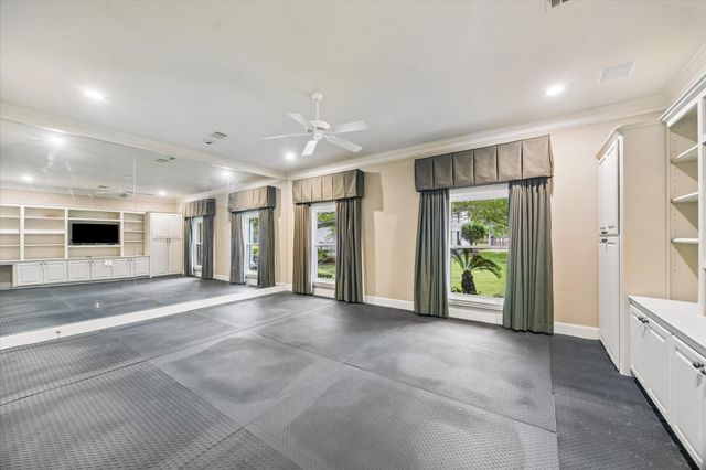 223 Heritage Oaks Lane, Houston, TX 77024