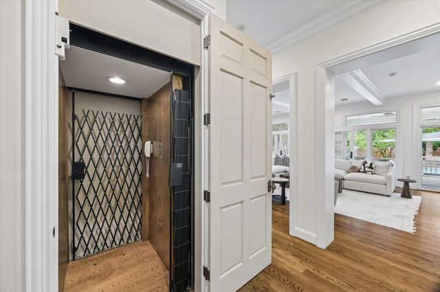 223 Heritage Oaks Lane, Houston, TX 77024