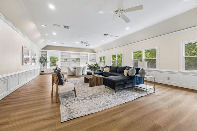 223 Heritage Oaks Lane, Houston, TX 77024