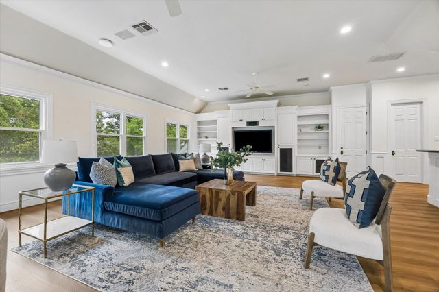 223 Heritage Oaks Lane, Houston, TX 77024