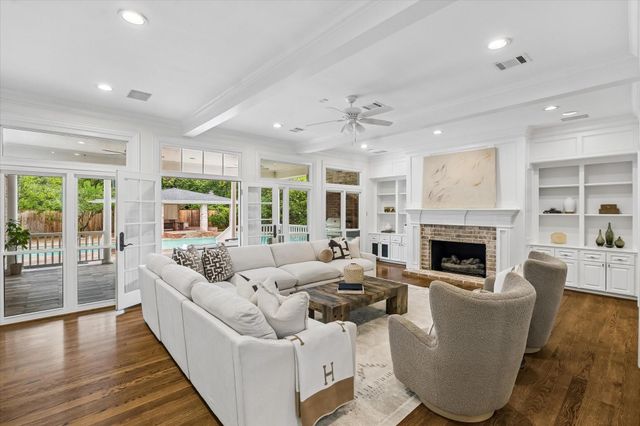 223 Heritage Oaks Lane, Houston, TX 77024