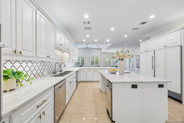 223 Heritage Oaks Lane, Houston, TX 77024