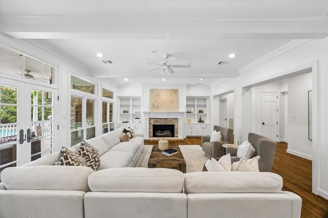 223 Heritage Oaks Lane, Houston, TX 77024