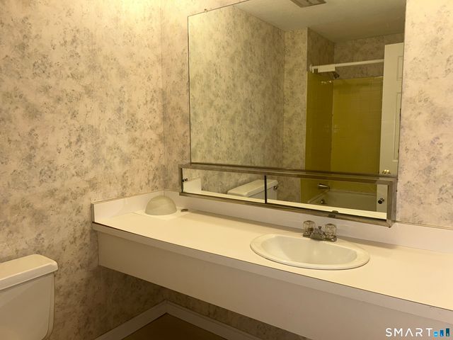 318 Dunfey Lane 318, Windsor, CT 06095