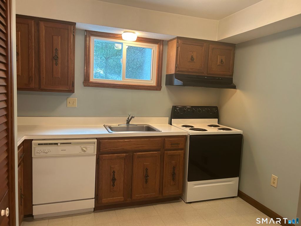 318 Dunfey Lane 318, Windsor, CT 06095