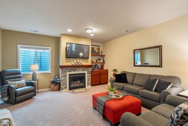 14305 Alpine Drive, Urbandale, IA 50323