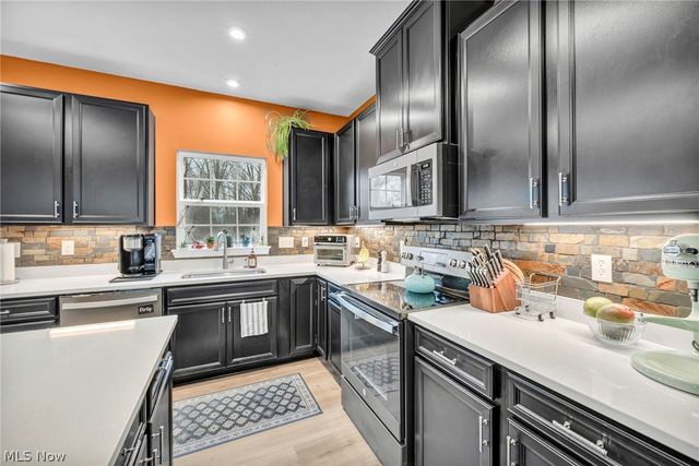 34566 Ethan Way, Willoughby, OH 44094