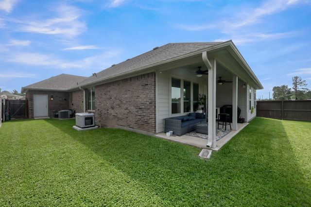 20151 Bushwick Falls Drive, Montgomery, TX 77316