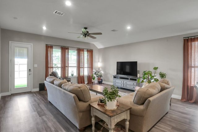 20151 Bushwick Falls Drive, Montgomery, TX 77316