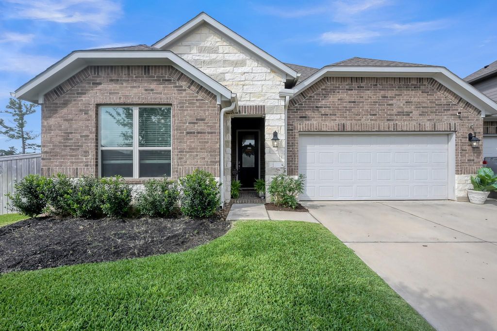 20151 Bushwick Falls Drive, Montgomery, TX 77316