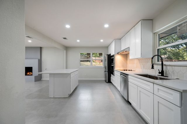 1200 Tanglewood Trail, Euless, TX 76040