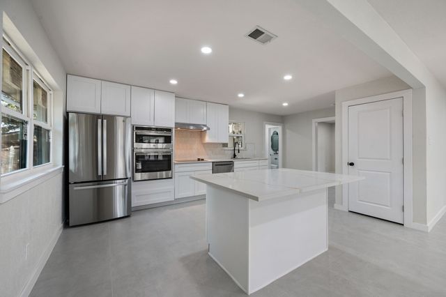 1200 Tanglewood Trail, Euless, TX 76040