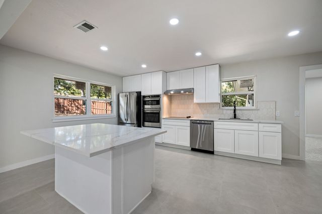 1200 Tanglewood Trail, Euless, TX 76040