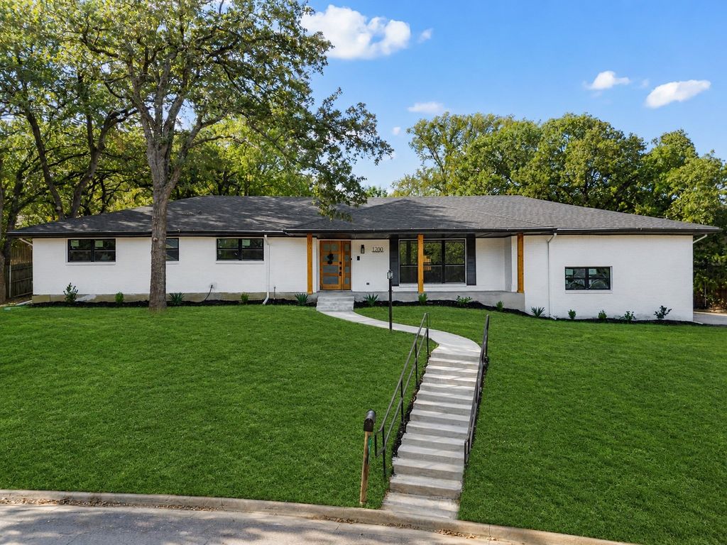 1200 Tanglewood Trail, Euless, TX 76040