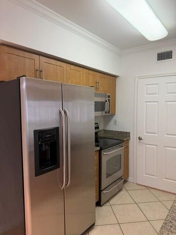 6505 EMERALD DUNES Drive 107, West Palm Beach, FL 33411