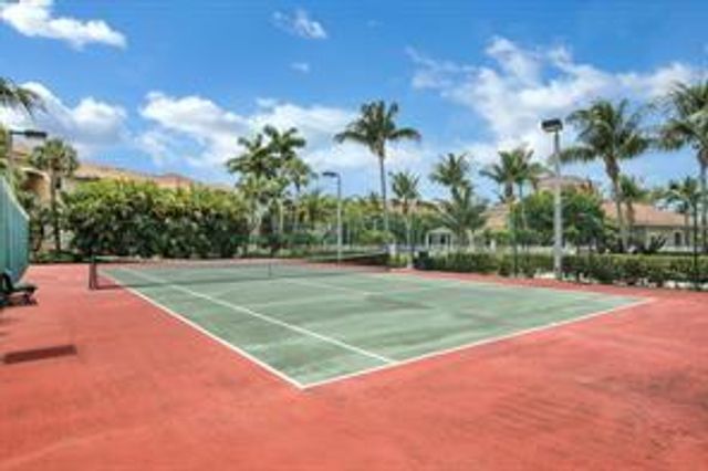 6505 EMERALD DUNES Drive 107, West Palm Beach, FL 33411
