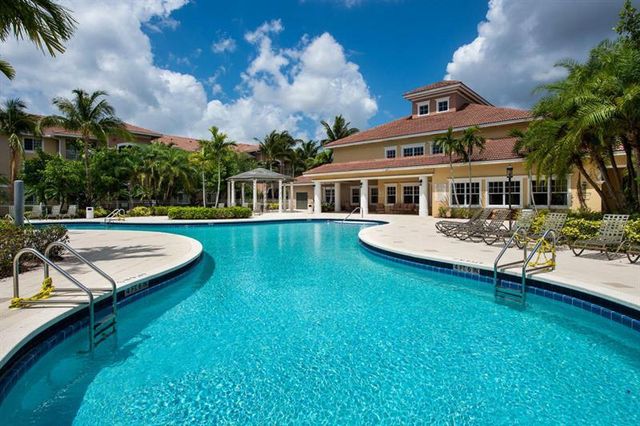 6505 EMERALD DUNES Drive 107, West Palm Beach, FL 33411