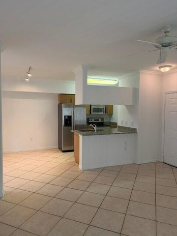 6505 EMERALD DUNES Drive 107, West Palm Beach, FL 33411