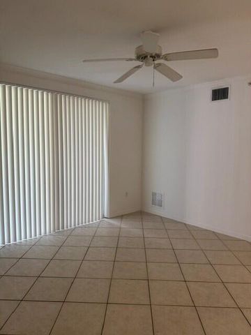 6505 EMERALD DUNES Drive 107, West Palm Beach, FL 33411