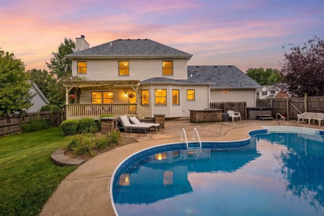 4816 Norfolk Place, Bettendorf, IA 52722