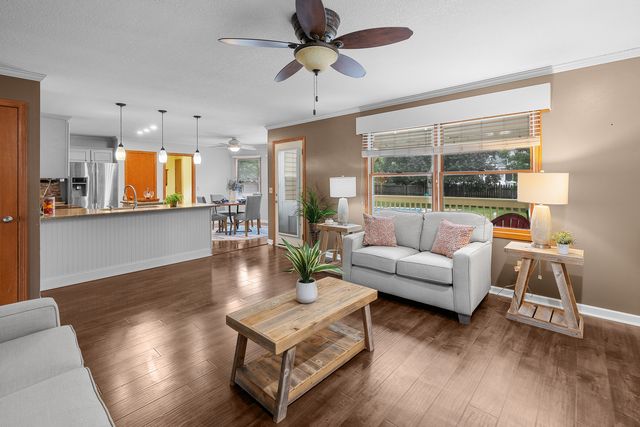 4816 Norfolk Place, Bettendorf, IA 52722