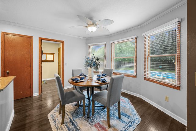 4816 Norfolk Place, Bettendorf, IA 52722