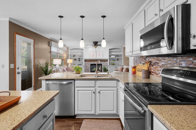 4816 Norfolk Place, Bettendorf, IA 52722