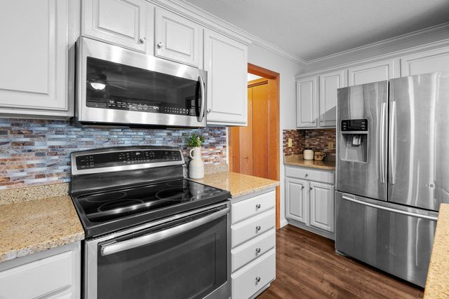 4816 Norfolk Place, Bettendorf, IA 52722