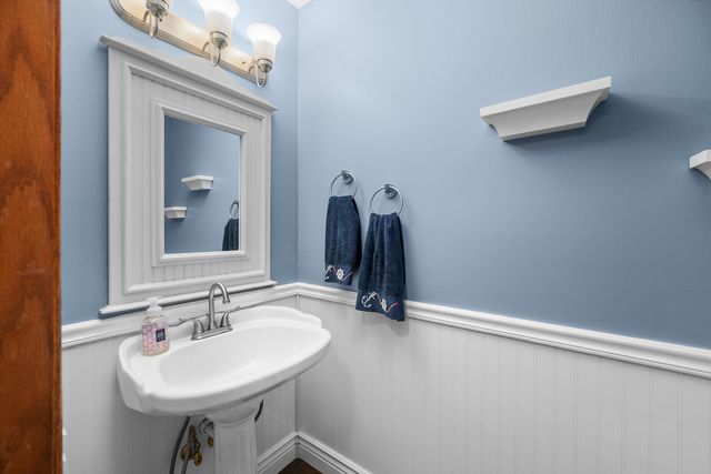 4816 Norfolk Place, Bettendorf, IA 52722