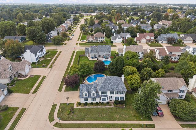4816 Norfolk Place, Bettendorf, IA 52722