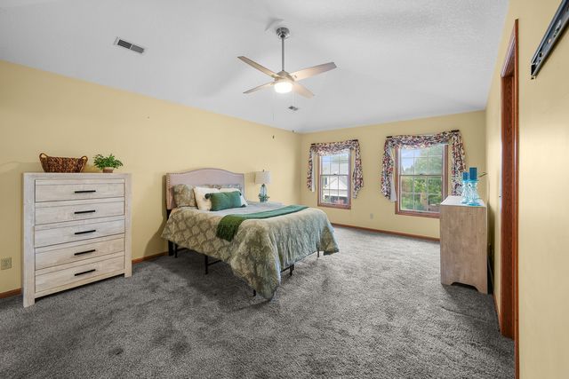 4816 Norfolk Place, Bettendorf, IA 52722