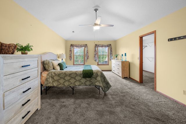 4816 Norfolk Place, Bettendorf, IA 52722