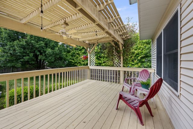 4816 Norfolk Place, Bettendorf, IA 52722