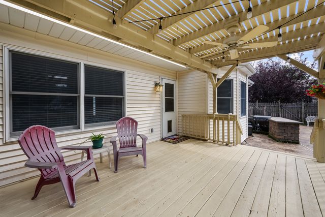 4816 Norfolk Place, Bettendorf, IA 52722