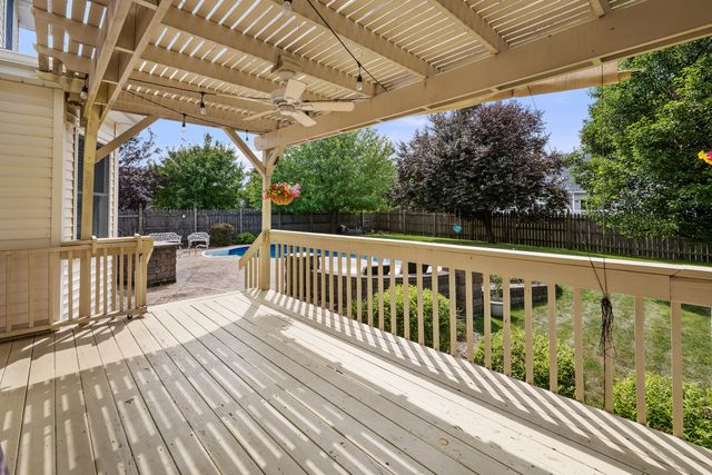 4816 Norfolk Place, Bettendorf, IA 52722