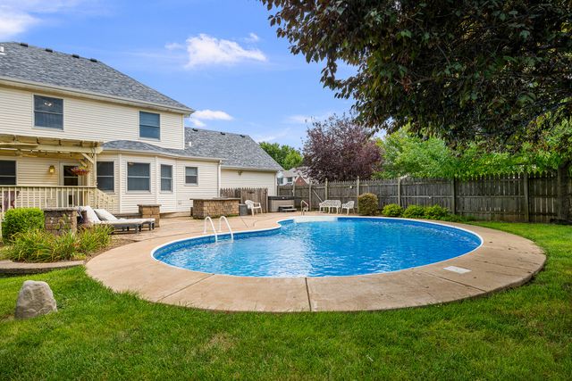 4816 Norfolk Place, Bettendorf, IA 52722
