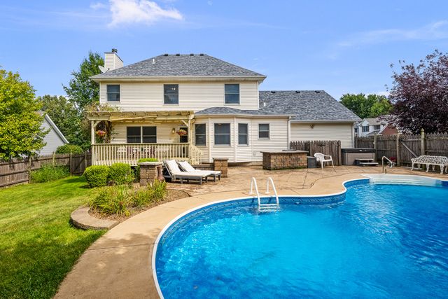 4816 Norfolk Place, Bettendorf, IA 52722