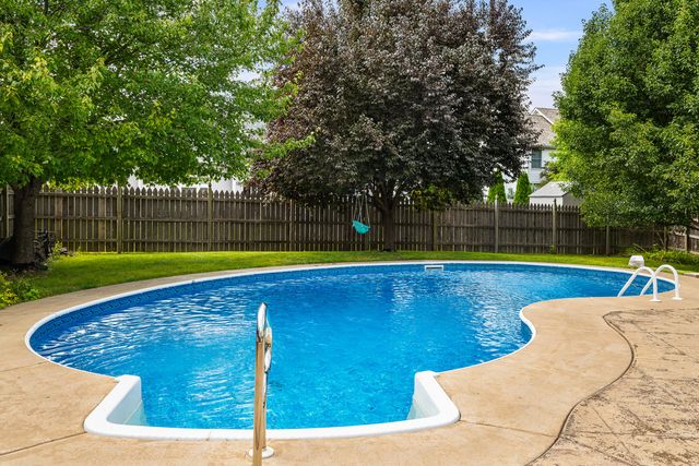4816 Norfolk Place, Bettendorf, IA 52722