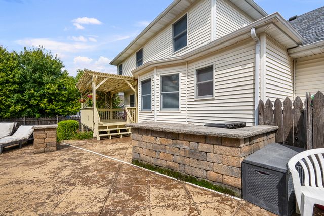 4816 Norfolk Place, Bettendorf, IA 52722