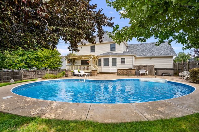 4816 Norfolk Place, Bettendorf, IA 52722