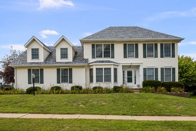 4816 Norfolk Place, Bettendorf, IA 52722