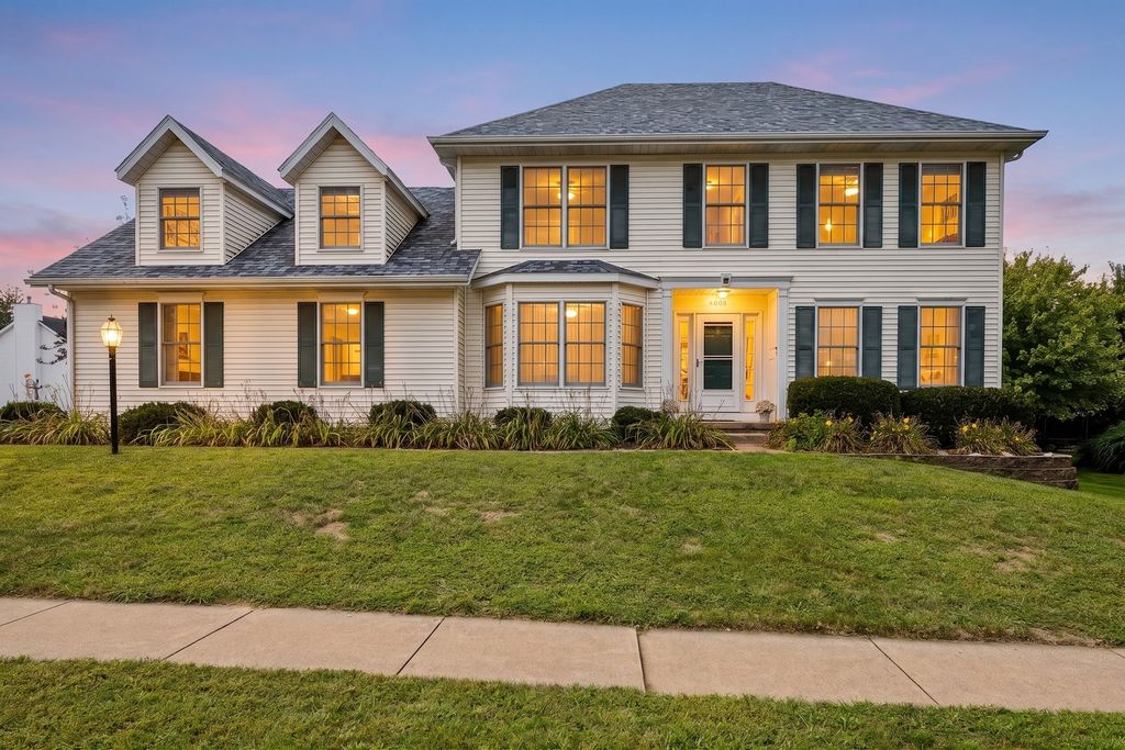4816 Norfolk Place, Bettendorf, IA 52722