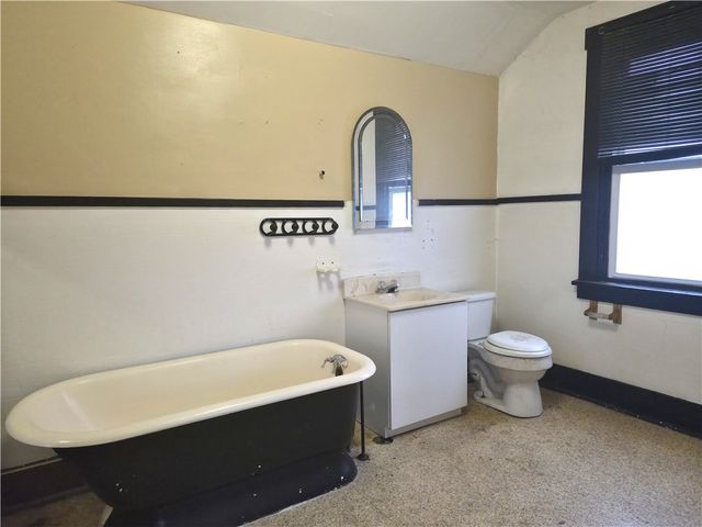 1674 Lincoln Way, White Oak, PA 15131