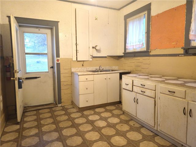 1674 Lincoln Way, White Oak, PA 15131