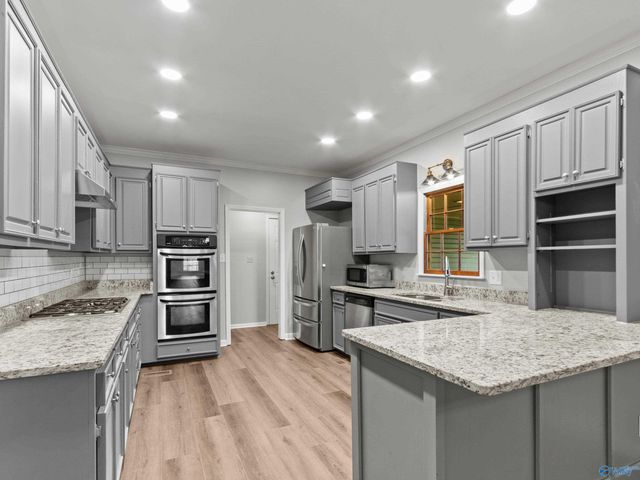 2407 Huntington Lane SE, Decatur, AL 35601
