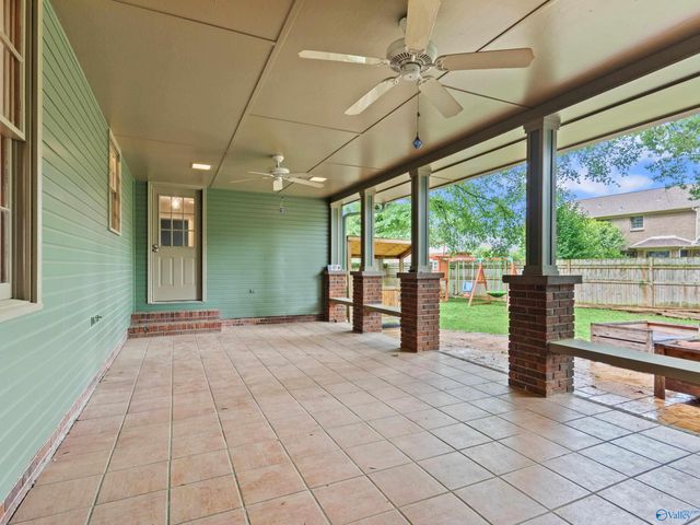 2407 Huntington Lane SE, Decatur, AL 35601