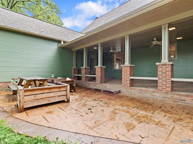 2407 Huntington Lane SE, Decatur, AL 35601