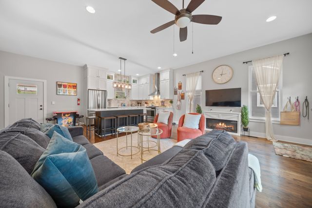 1007 Dew St, Nashville, TN 37206
