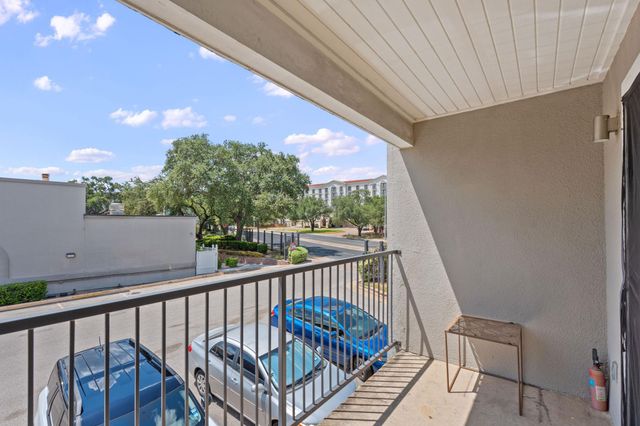 935 La Posada DR 254, Austin, TX 78752